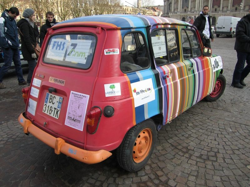 4L rayée