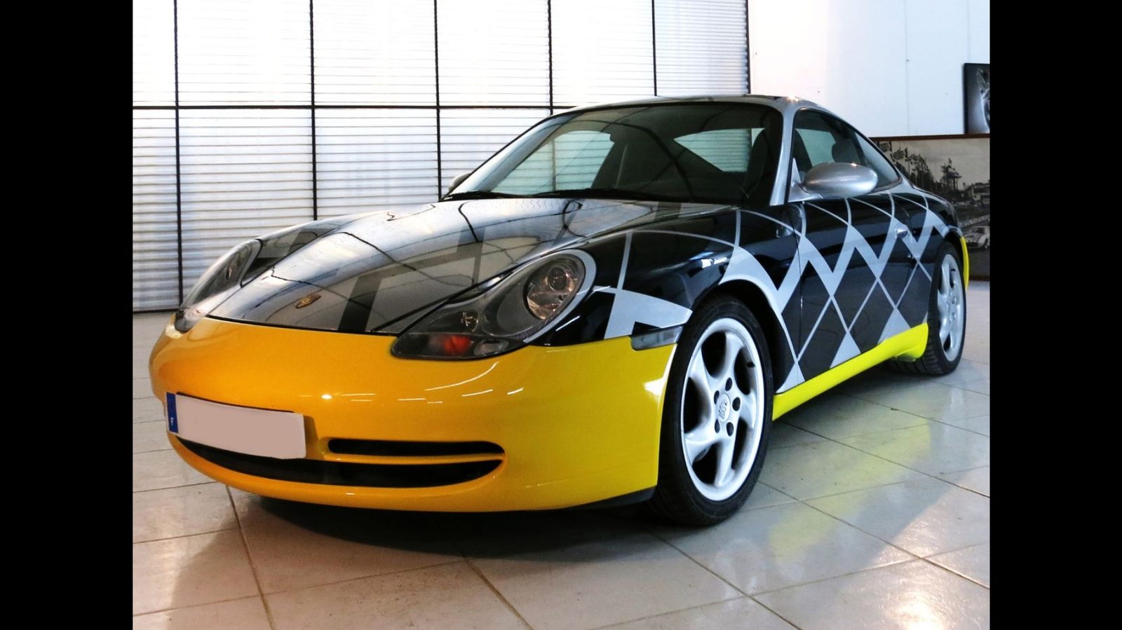 Porsche 996 Carrera 2 par Peter Stämpfli