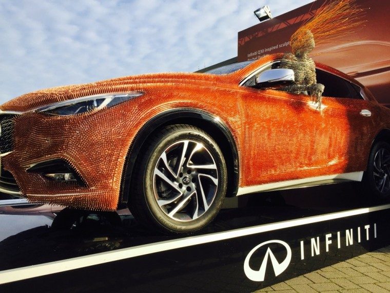 Infiniti QX30 par Rachel Ducker