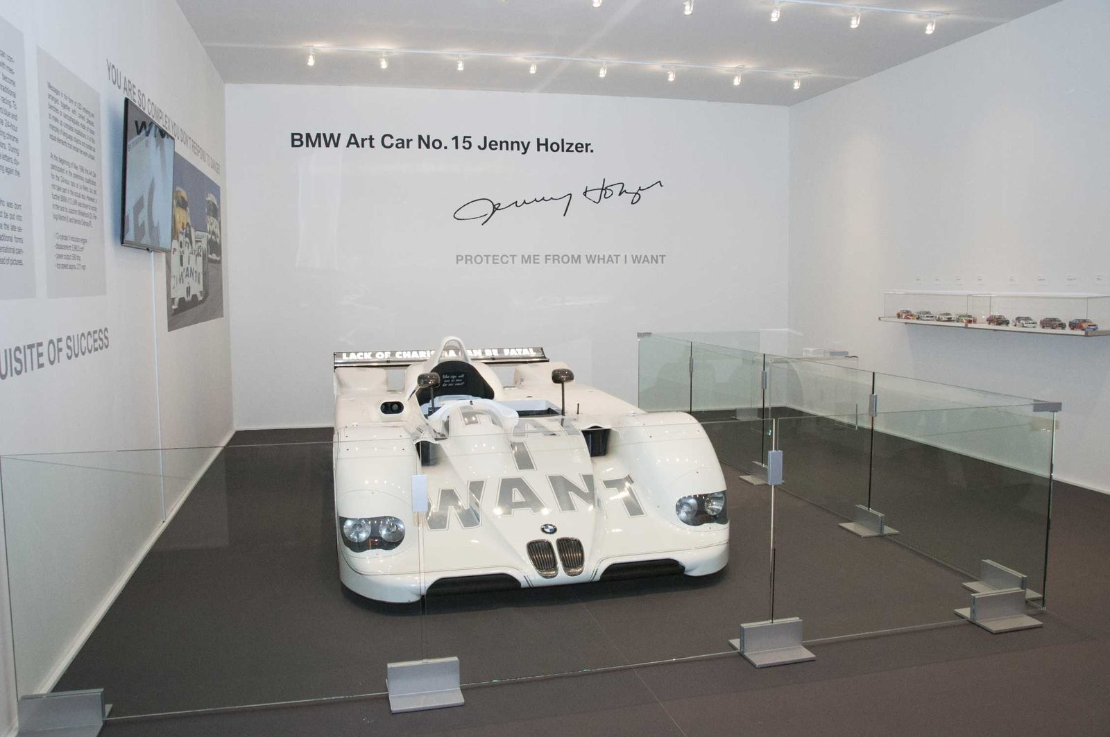 BMW V12 LMR par Jenny Holzer