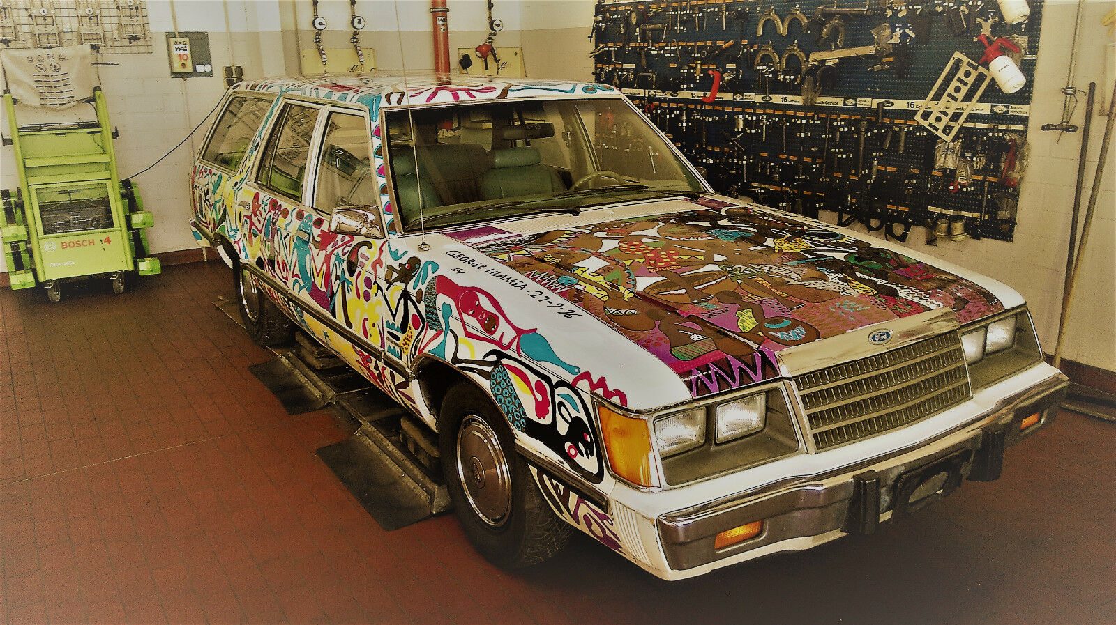 Ford LTD Station Wagon par George Lilanga