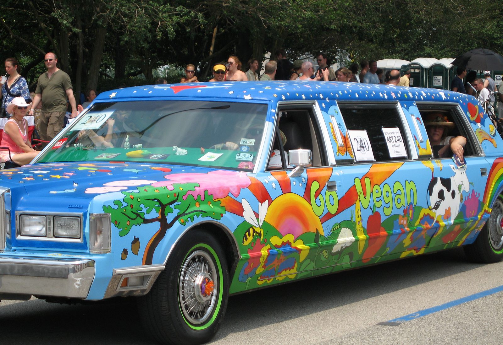 Lincoln Town Car limousine "Go vegan"