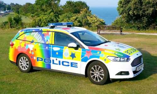 Police arc-en-ciel
