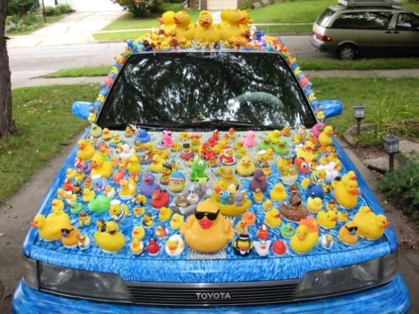 Toyota Camry "Duckmobile" par Jen Mulder